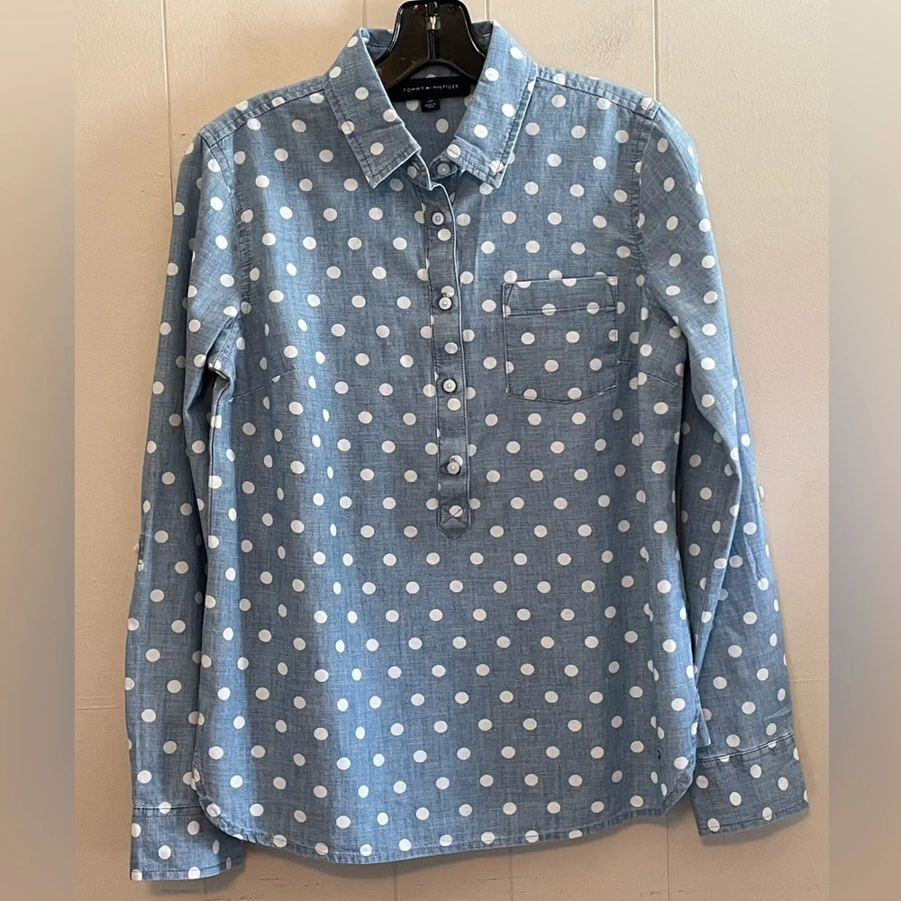 NWOT Tommy Hilfiger Blue Roll Tab Sleeve Popover with White Polka Dots - Picture 1 of 8